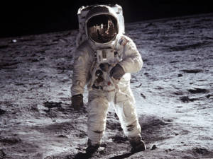 montre omega sur la lune